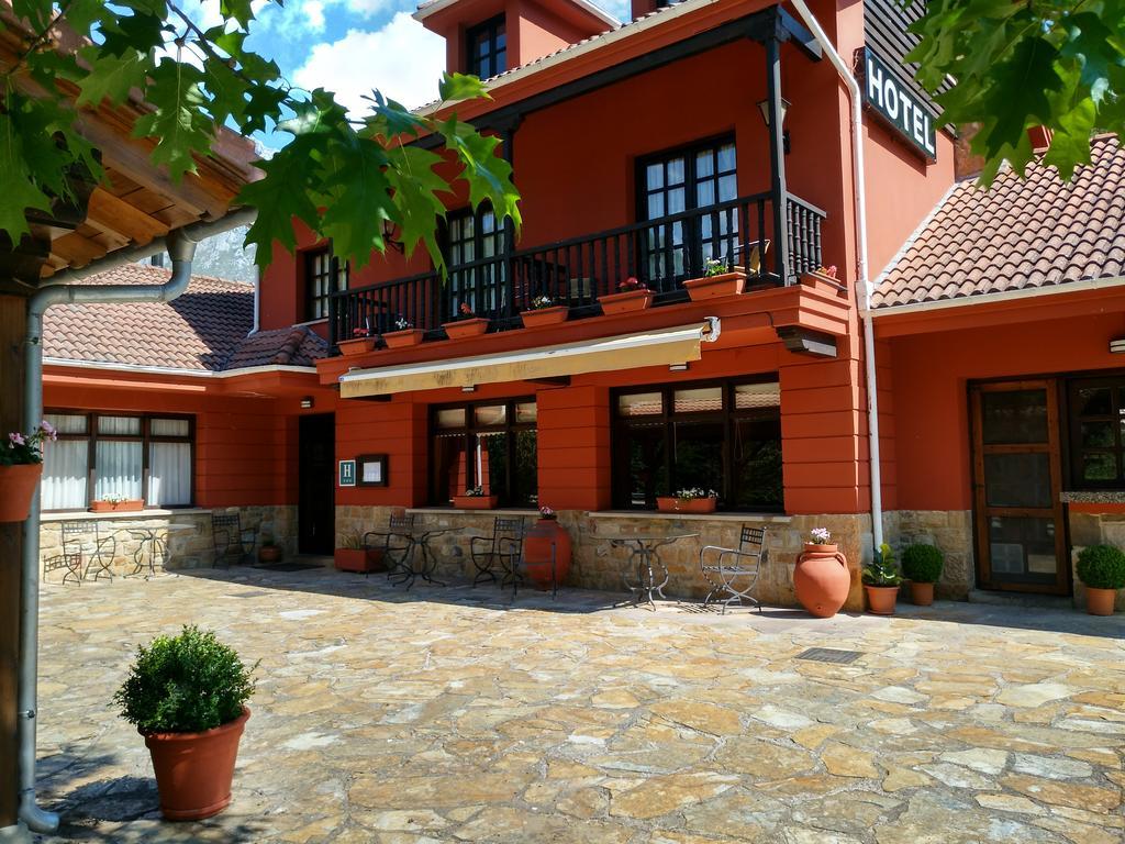 Hotel El Jisu Camaleño Exteriör bild